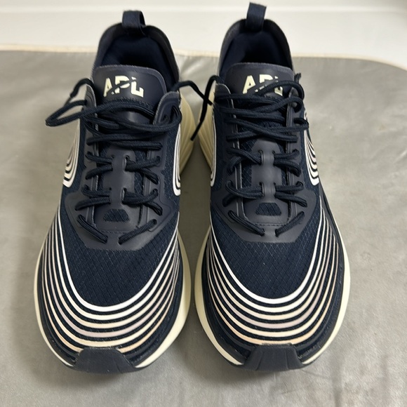 APL Streamline sneakers in women’s size 6, navy color in great condition. - Picture 3 of 9